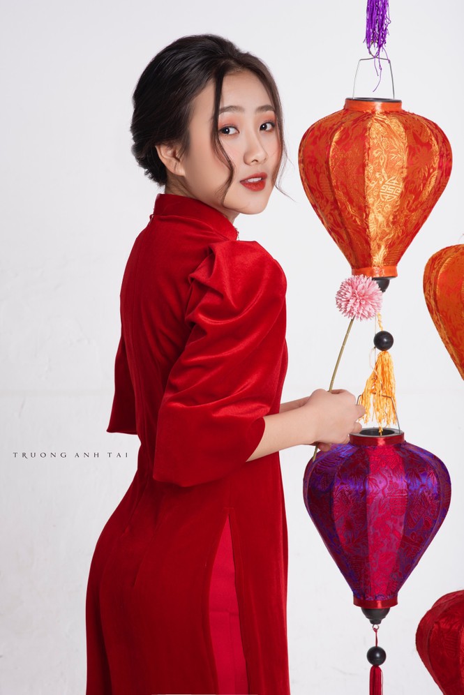 Ngắm nhìn bộ ảnh lung linh sắc đỏ của nữ sinh Đại học Thăng Long xinh như búp bê - ảnh 5
