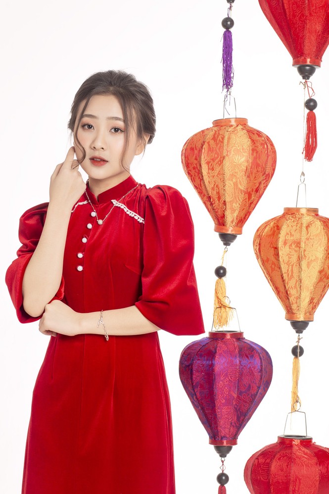 Ngắm nhìn bộ ảnh lung linh sắc đỏ của nữ sinh Đại học Thăng Long xinh như búp bê - ảnh 8