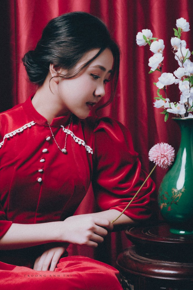 Ngắm nhìn bộ ảnh lung linh sắc đỏ của nữ sinh Đại học Thăng Long xinh như búp bê - ảnh 10
