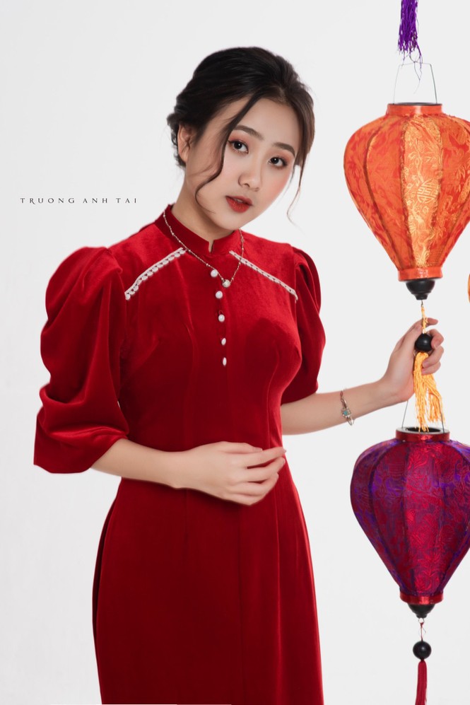 Ngắm nhìn bộ ảnh lung linh sắc đỏ của nữ sinh Đại học Thăng Long xinh như búp bê - ảnh 4