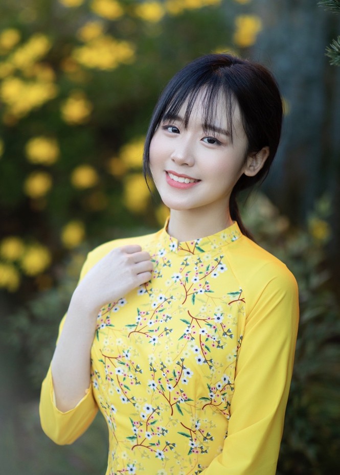 Rực rỡ sắc vàng với bộ ảnh áo dài Việt Nam đón Tết của du học sinh tại Mỹ - ảnh 1