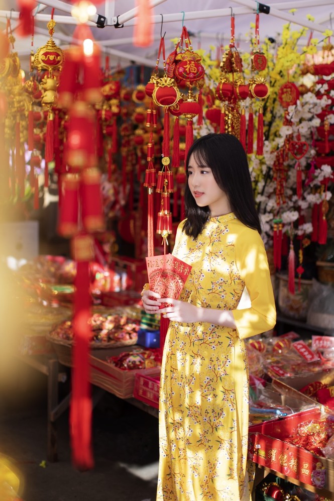 Rực rỡ sắc vàng với bộ ảnh áo dài Việt Nam đón Tết của du học sinh tại Mỹ - ảnh 10