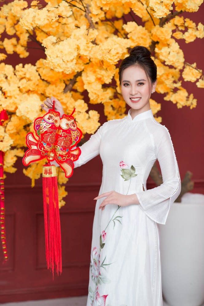 Người đẹp xứ Nghệ rạng rỡ trong bộ ảnh chào Xuân - ảnh 1