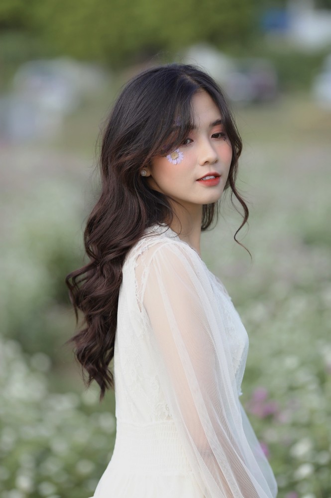 Nữ sinh điện ảnh gây ấn tượng bởi bộ ảnh Tết bên áo Tấc Việt phục - ảnh 22