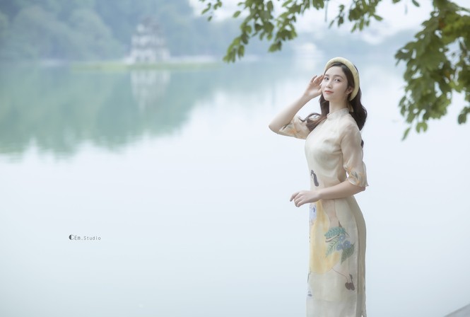 Hot girl xứ Nghệ là Hoa khôi Đại học Quốc gia khoe nhan sắc ngọt ngào trong tà áo dài truyền thống - ảnh 9