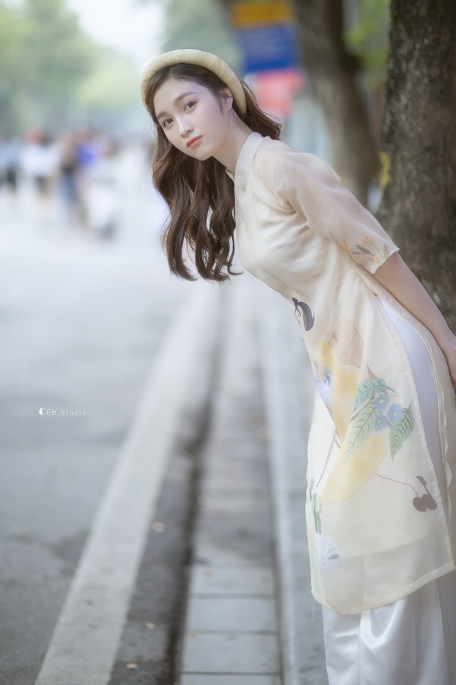 Hot girl xứ Nghệ là Hoa khôi Đại học Quốc gia khoe nhan sắc ngọt ngào trong tà áo dài truyền thống - ảnh 5