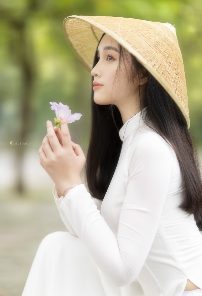 Hot girl xứ Nghệ là Hoa khôi Đại học Quốc gia khoe nhan sắc ngọt ngào trong tà áo dài truyền thống - ảnh 11
