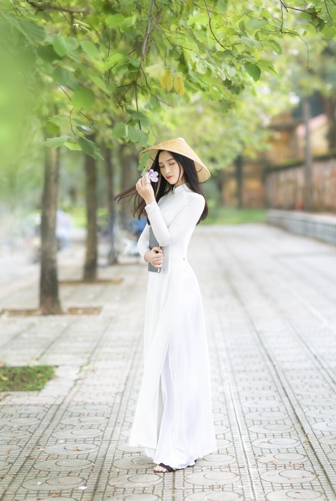 Hot girl xứ Nghệ là Hoa khôi Đại học Quốc gia khoe nhan sắc ngọt ngào trong tà áo dài truyền thống - ảnh 12