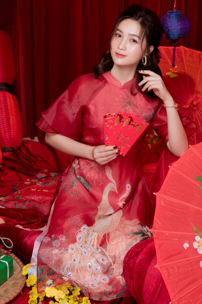 Hot girl xứ Nghệ là Hoa khôi Đại học Quốc gia khoe nhan sắc ngọt ngào trong tà áo dài truyền thống - ảnh 3