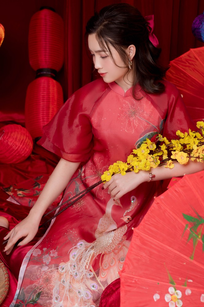 Hot girl xứ Nghệ là Hoa khôi Đại học Quốc gia khoe nhan sắc ngọt ngào trong tà áo dài truyền thống - ảnh 13