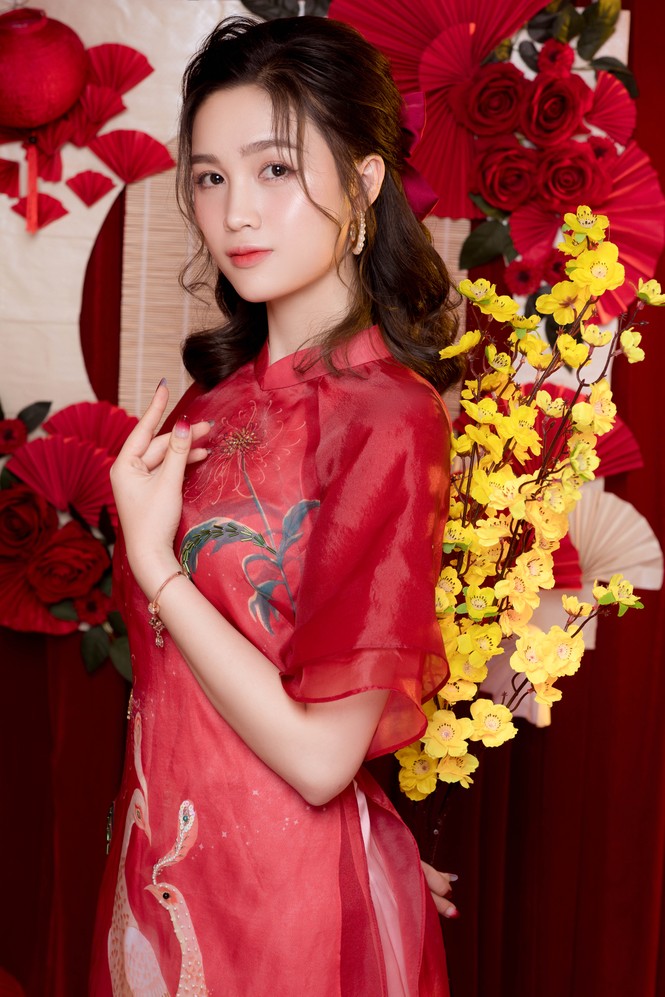 Hot girl xứ Nghệ là Hoa khôi Đại học Quốc gia khoe nhan sắc ngọt ngào trong tà áo dài truyền thống - ảnh 15