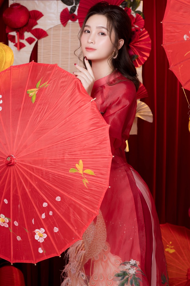 Hot girl xứ Nghệ là Hoa khôi Đại học Quốc gia khoe nhan sắc ngọt ngào trong tà áo dài truyền thống - ảnh 4