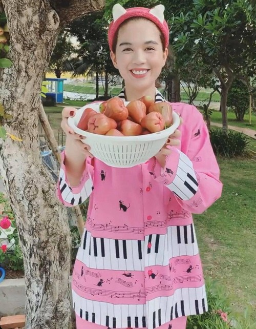 Ngắm sao Việt mặc đồ ngủ khi ở nhà chống Covid-19 - ảnh 3