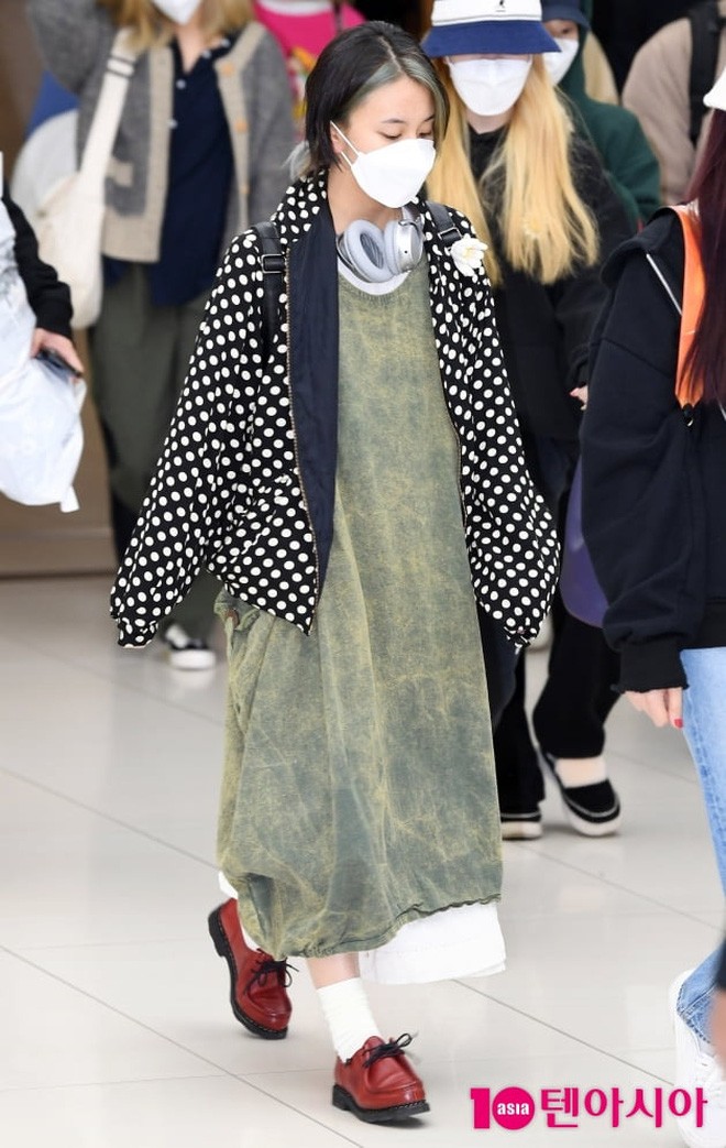 Diện đồ phá cách đến khó hiểu, Chaeyoung (TWICE) bị gọi là “kẻ khủng bố thời trang” - ảnh 2