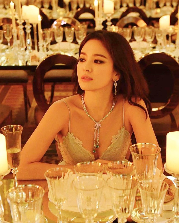 Thử nghiệm phong cách trang điểm ấn tượng, Song Hye Kyo bị chê già và kém sắc - ảnh 4
