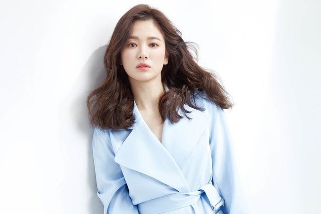 Thử nghiệm phong cách trang điểm ấn tượng, Song Hye Kyo bị chê già và kém sắc - ảnh 5