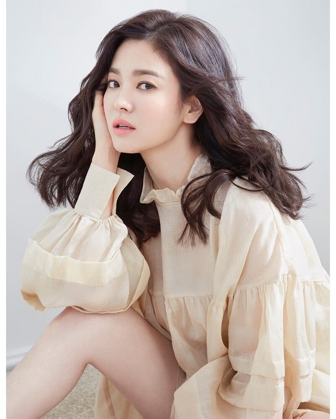 Thử nghiệm phong cách trang điểm ấn tượng, Song Hye Kyo bị chê già và kém sắc - ảnh 6