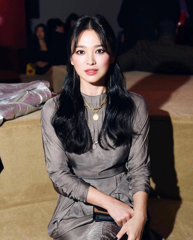Thử nghiệm phong cách trang điểm ấn tượng, Song Hye Kyo bị chê già và kém sắc - ảnh 2