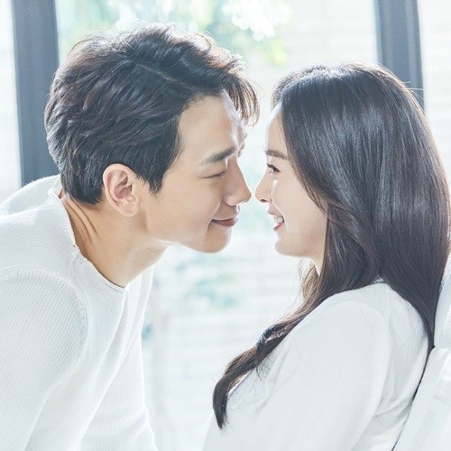 Kim Tae Hee: “Hôn nhân đã khiến cho mọi cảm xúc của tôi sâu sắc hơn” - ảnh 2