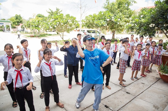 Nhờ thành công của “Vũ điệu rửa tay”, Quang Đăng được mời làm thiện nguyện cùng UNICEF - ảnh 1