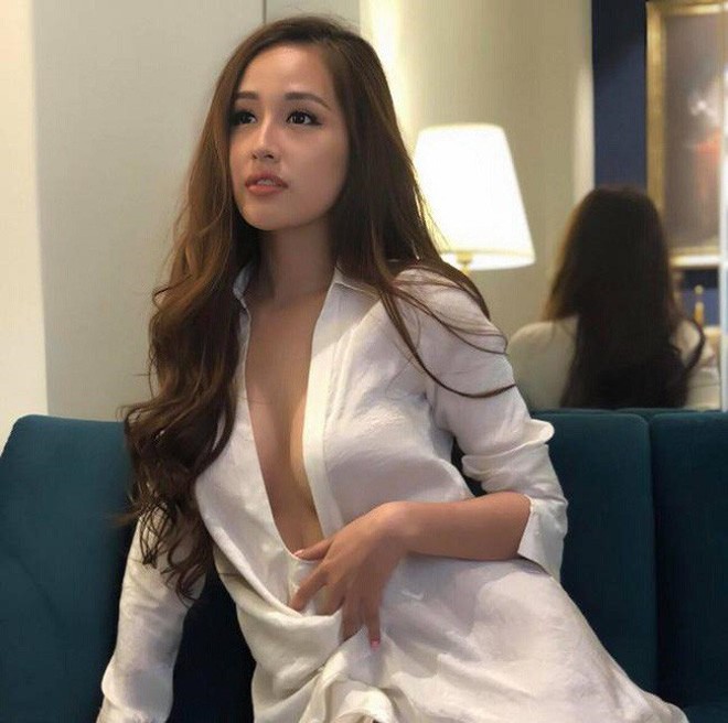 Khán giả “lo ngay ngáy” nhìn Mai Phương Thúy mặc áo hờ hững khoe ngực đầy - ảnh 6