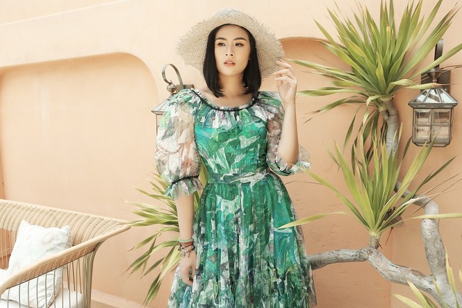 Hiếm hoi lắm mới thấy Ngọc Hân hóa quý cô cổ điển khoe đường cong mềm mại - ảnh 3