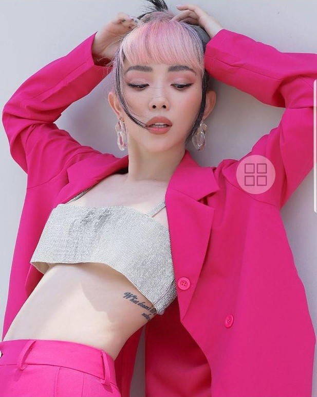 Hậu kết hôn, Tóc Tiên ngày càng nóng bỏng chẳng ngại khoe ngực đầy eo thon - ảnh 4