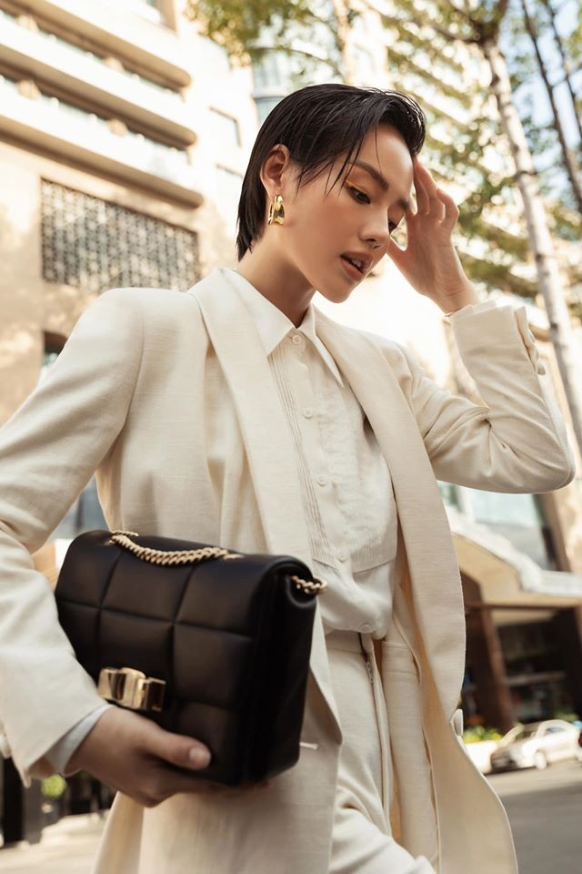 Đỗ Mỹ Linh, Tiểu Vy, Châu Bùi, Tú Hảo đua nhau khoe dáng với “It Bag” - ảnh 5