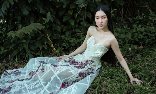 Giữa một rừng mỹ nhân nóng bỏng, “nàng thơ xứ Huế” Ngọc Trân như cơn gió mát lành - ảnh 4