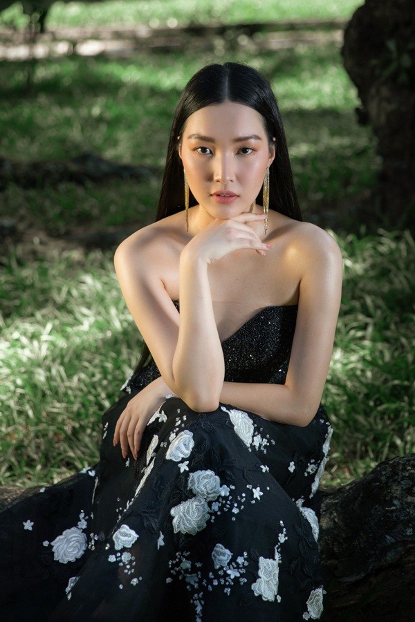 Giữa một rừng mỹ nhân nóng bỏng, “nàng thơ xứ Huế” Ngọc Trân như cơn gió mát lành - ảnh 5