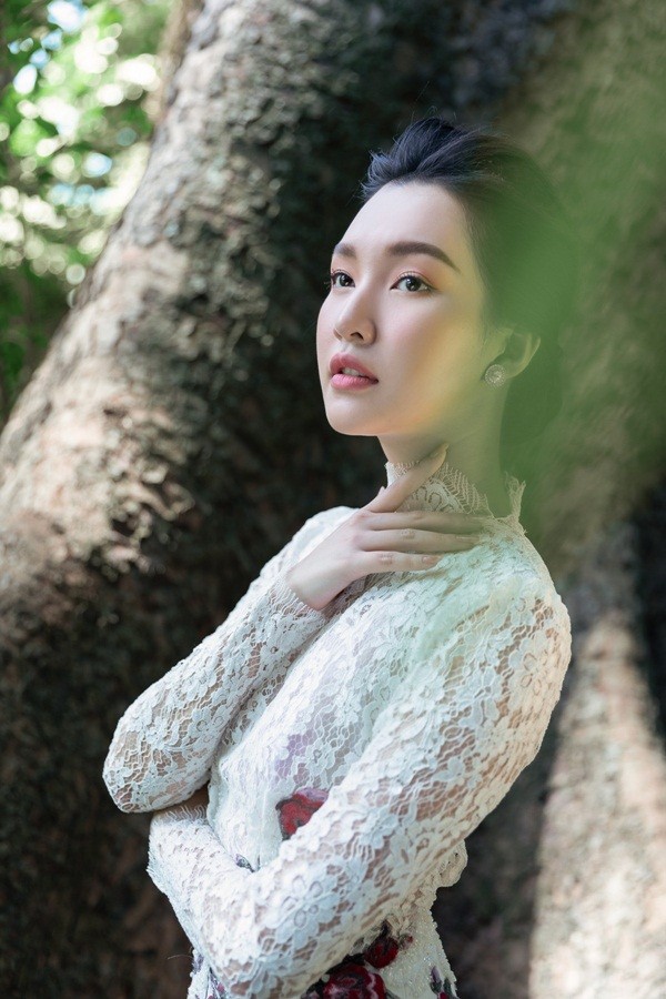 Giữa một rừng mỹ nhân nóng bỏng, “nàng thơ xứ Huế” Ngọc Trân như cơn gió mát lành - ảnh 6