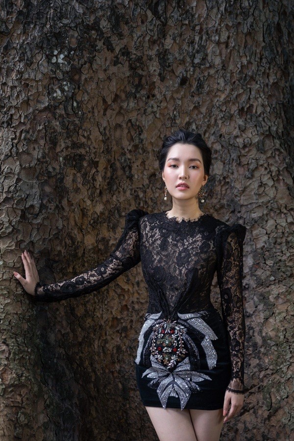 Giữa một rừng mỹ nhân nóng bỏng, “nàng thơ xứ Huế” Ngọc Trân như cơn gió mát lành - ảnh 8
