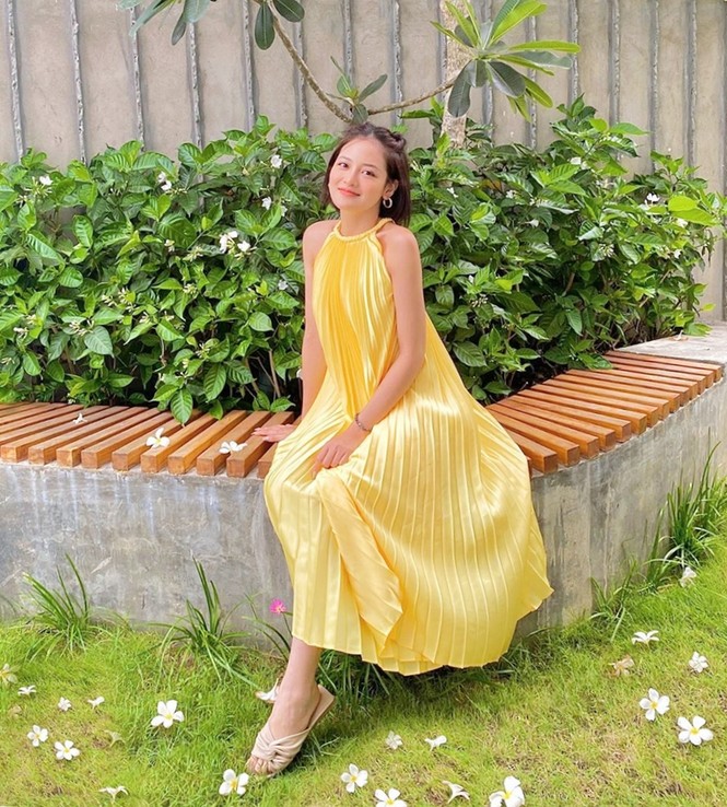 Hàng loạt mỹ nhân V-Biz thi nhau diện, chiếc đầm lụa này có gì mà đặc biệt đến vậy? - ảnh 3