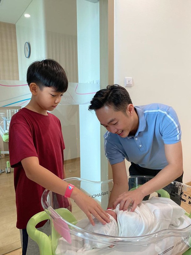 Choáng ngợp với tủ quần áo đồ sộ của con gái Cường Đô-la, Đàm Thu Trang - ảnh 2
