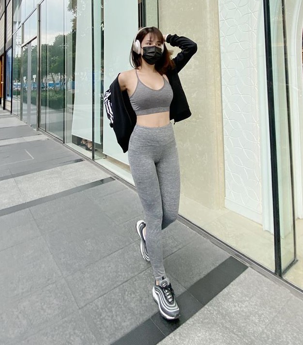 Học ngay sao Việt các tuyệt chiêu phối đồ để đeo khẩu trang mà vẫn sành điệu - ảnh 7