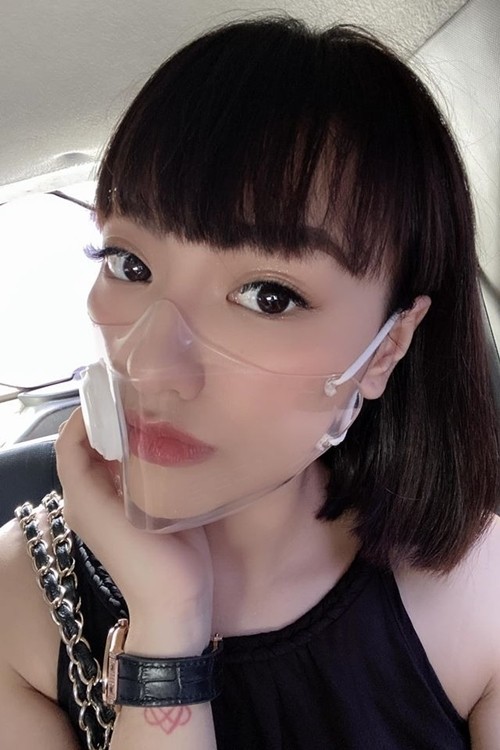 Học ngay sao Việt các tuyệt chiêu phối đồ để đeo khẩu trang mà vẫn sành điệu - ảnh 4