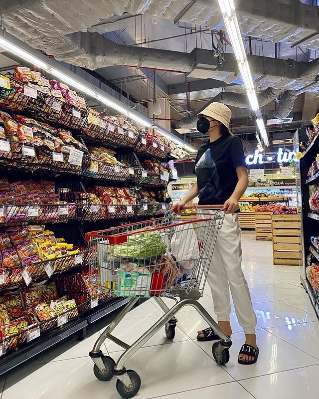 Học ngay sao Việt các tuyệt chiêu phối đồ để đeo khẩu trang mà vẫn sành điệu - ảnh 11