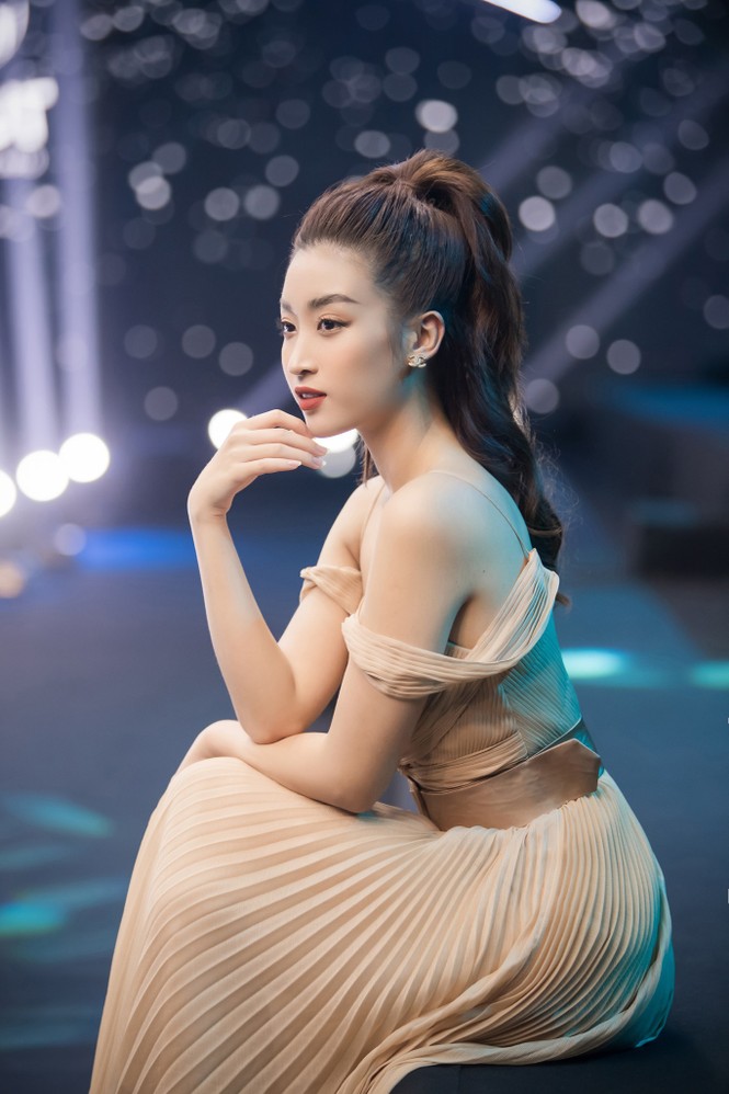 Vì đâu Hoa hậu Đỗ Mỹ Linh chưa mua nhà, mua xe dù tài chính dư dả? - ảnh 1