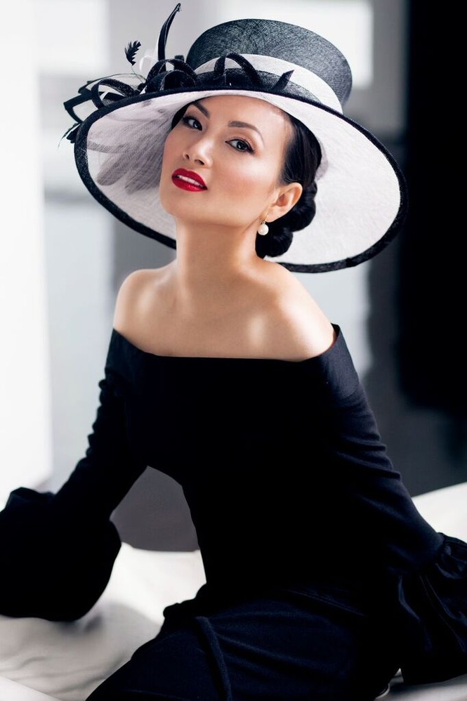 Sở hữu tài sản hơn 1 tỷ đô-la, nghệ sĩ giàu nhất Việt Nam có gu thời trang thế nào? - ảnh 1