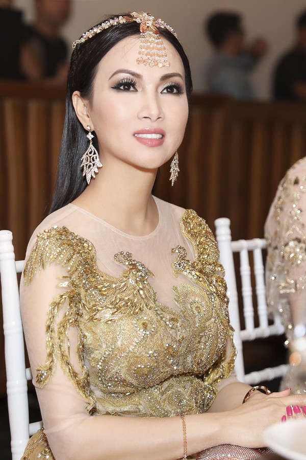 Sở hữu tài sản hơn 1 tỷ đô-la, nghệ sĩ giàu nhất Việt Nam có gu thời trang thế nào? - ảnh 5