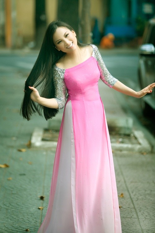 Sở hữu tài sản hơn 1 tỷ đô-la, nghệ sĩ giàu nhất Việt Nam có gu thời trang thế nào? - ảnh 9