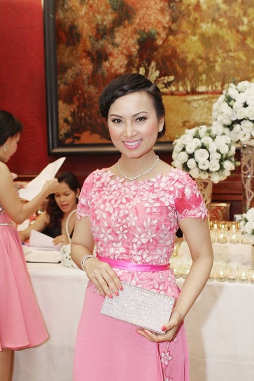 Sở hữu tài sản hơn 1 tỷ đô-la, nghệ sĩ giàu nhất Việt Nam có gu thời trang thế nào? - ảnh 8