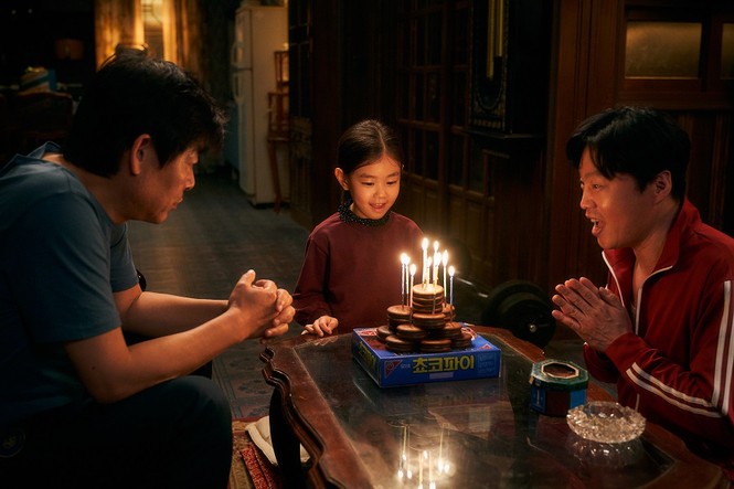 “Cục nợ hoá cục cưng”, bộ phim “chữa lành tâm hồn” tiết lộ về gia đình “kỳ lạ” - ảnh 3