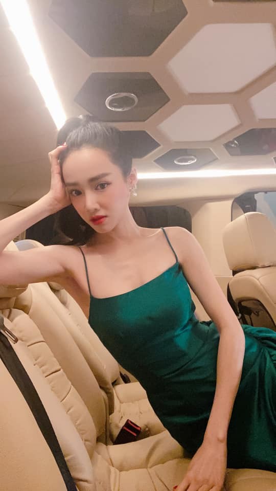 Nhã Phương quay video tạo dáng đủ kiểu nhưng dân tình chỉ chú ý đến bộ phận này của cô - ảnh 3