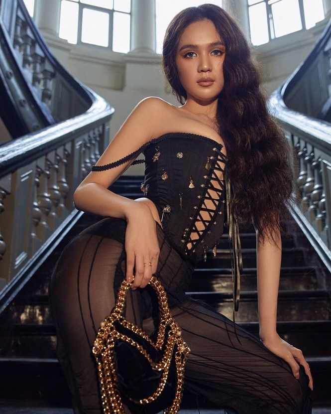 Ngọc Trinh tiếp tục khoe dáng táo bạo với đồ corset nhưng lại bị chê nhiều hơn khen - ảnh 7