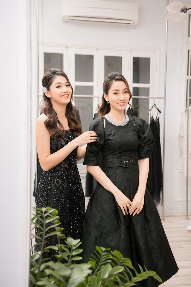 Ngọc Hân, chị em Á hậu Trà My - Thanh Tú rủ nhau shopping gây quỹ ủng hộ miền Trung - ảnh 4