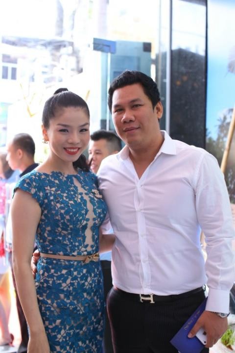 Chuyện hôn nhân của Lệ Quyên lại gây chú ý vì những hành động bất thường của người trong cuộc - ảnh 1