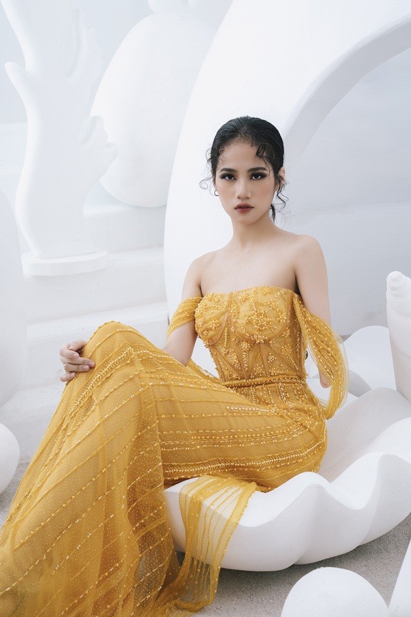 Lạ lẫm xen lẫn cảm phục trước cô gái khuyết tay tự tin làm người mẫu thời trang - ảnh 4
