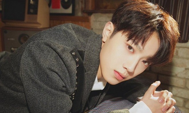 Hút thuốc rồi khạc nhổ bừa bãi, Lai Guan Lin (Wanna One) bị netizen đòi trừng phạt cực gắt - ảnh 1