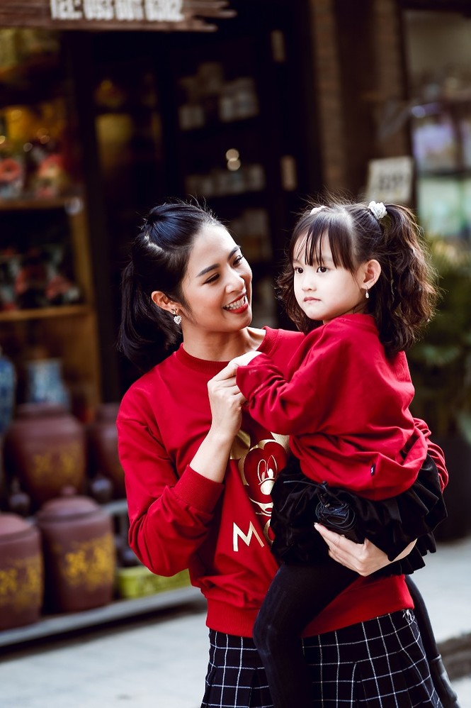 Chưa kết hôn sinh con nhưng Hoa hậu Ngọc Hân lại có một cô con gái dễ thương hết biết - ảnh 3